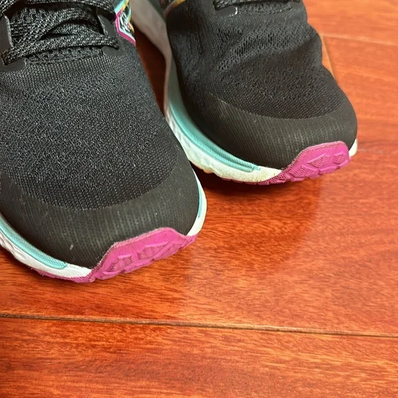 Like new. new balance running shoes. - Picture 2 of 5